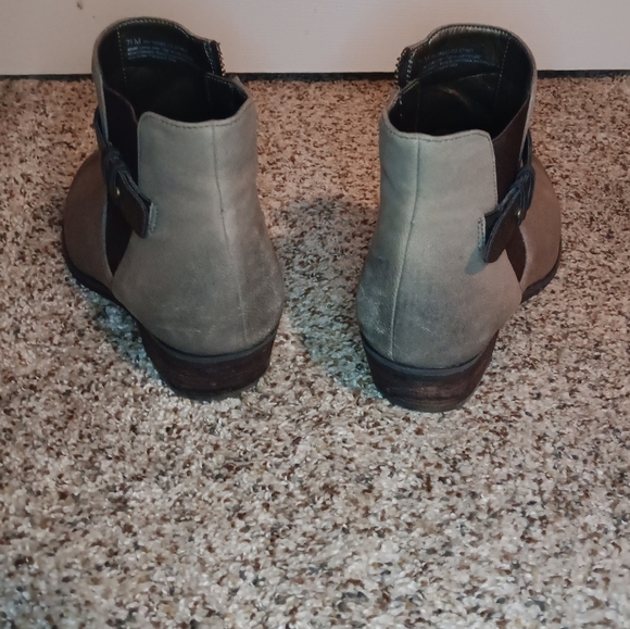 BP Distressed Leather Block Heel Ankle Boot - Picture 5 of 7